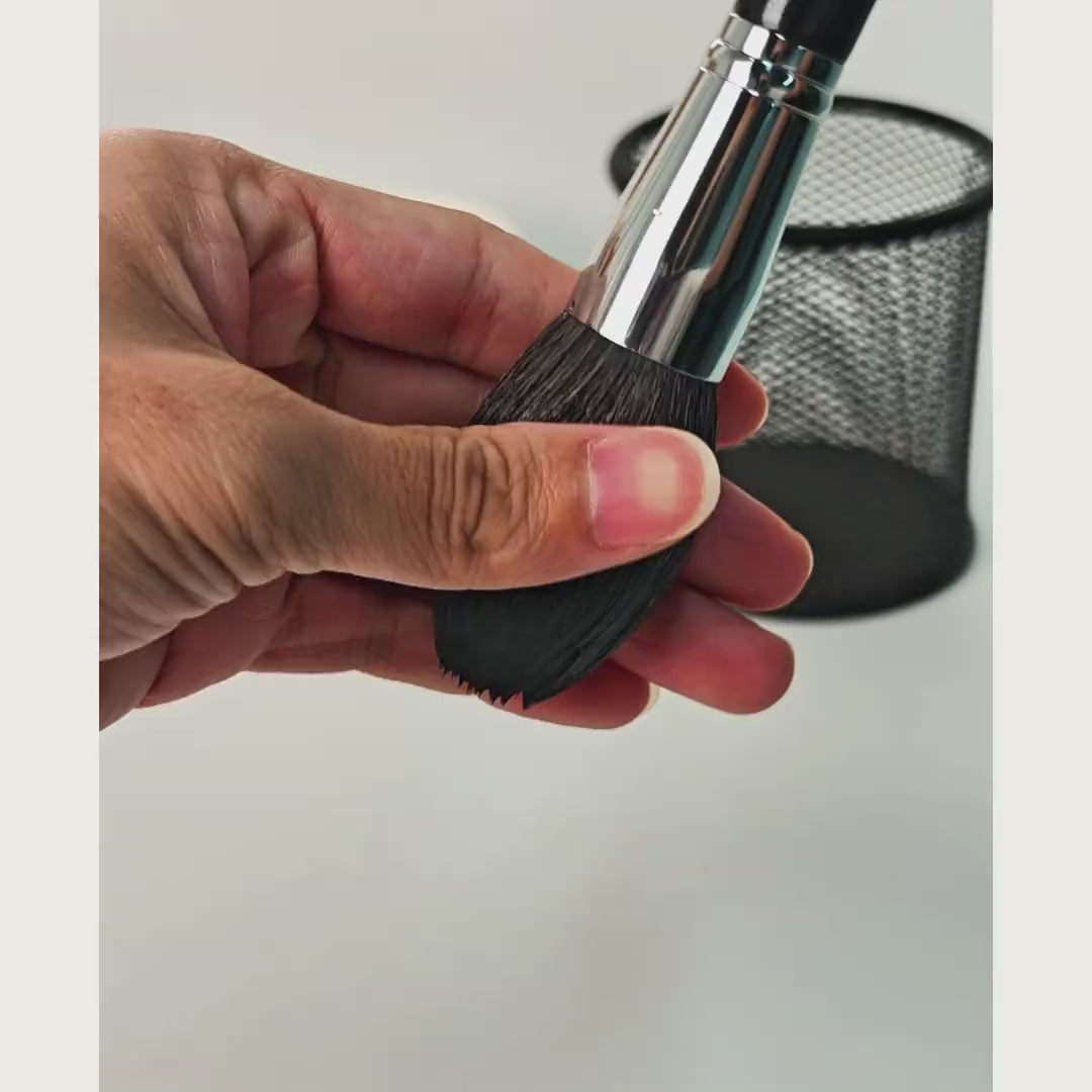 2-in-1 Makeup BrushHub